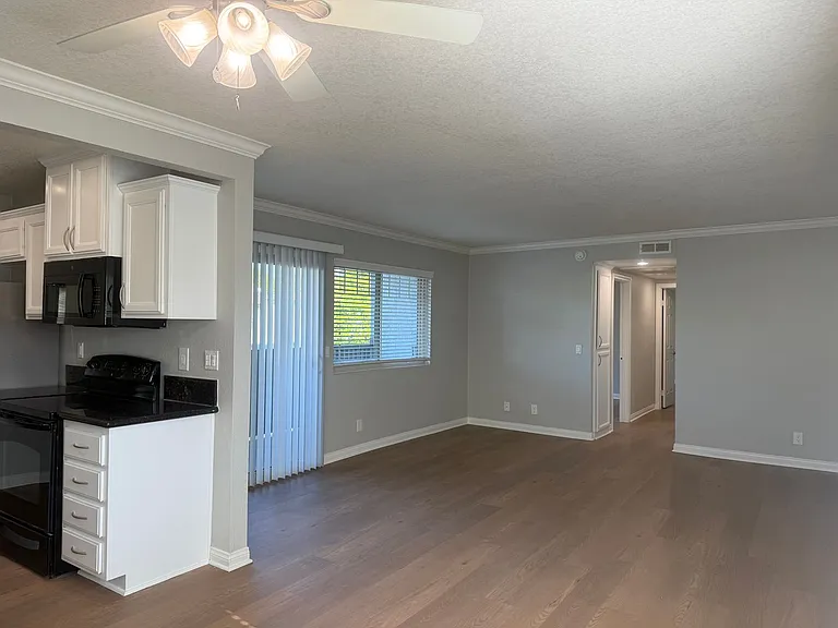 Park Plaza Apartments — Photo 158