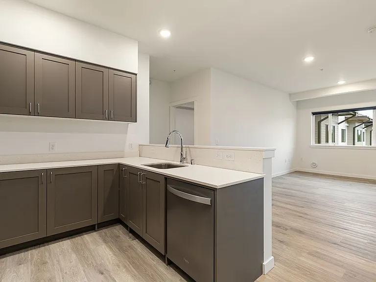 City Gate Apartments — Photo 112