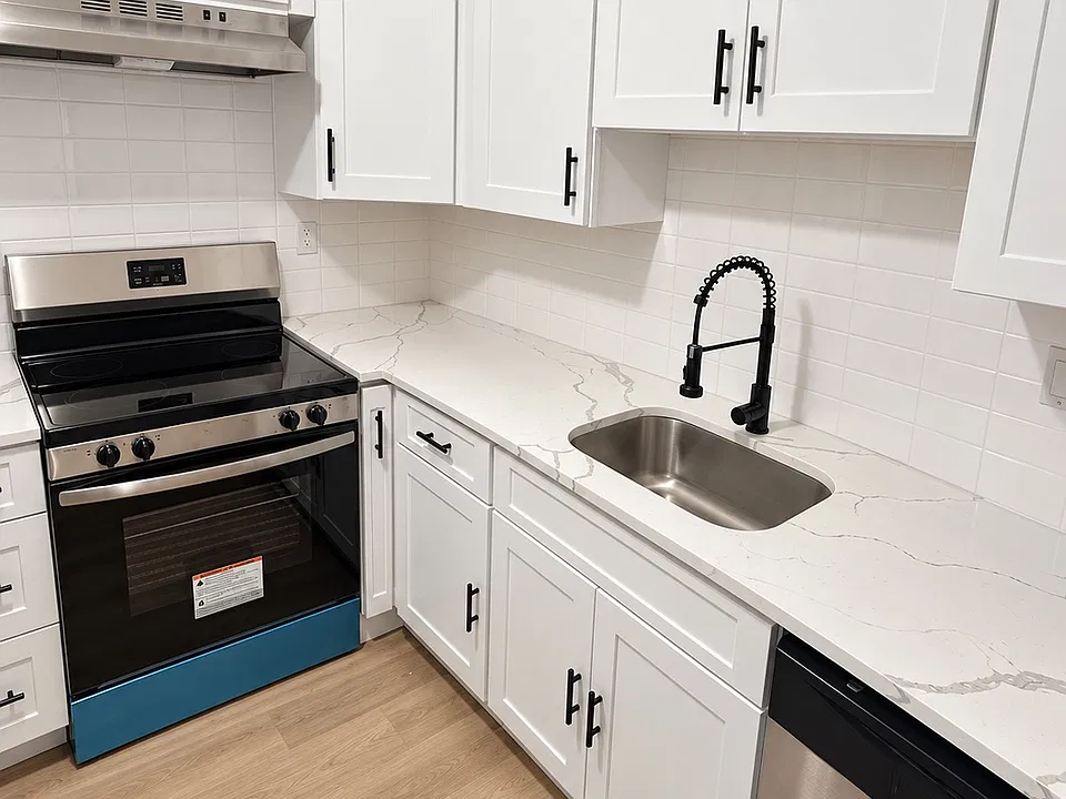 5303 Harding Hwy #907