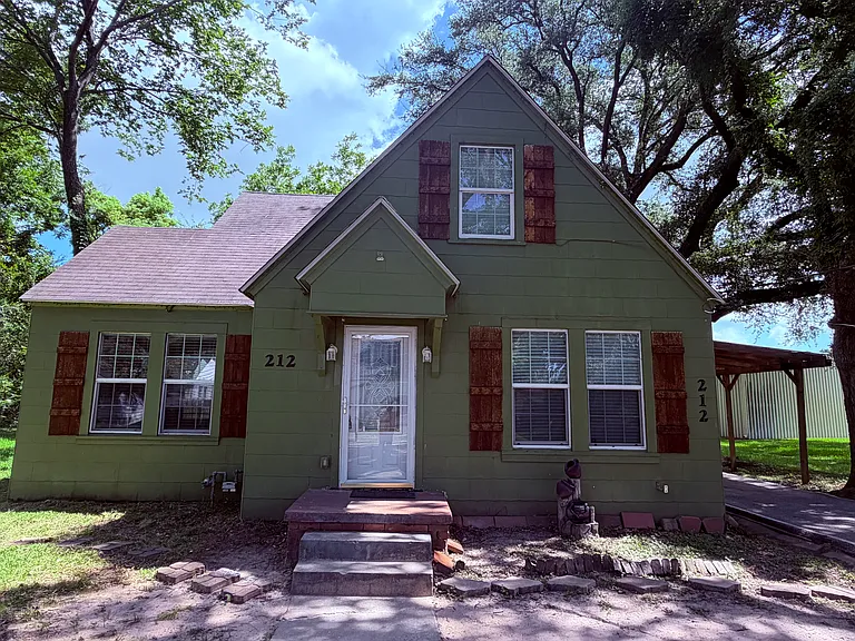 212 W Hunnicutt St #1 — Photo 1