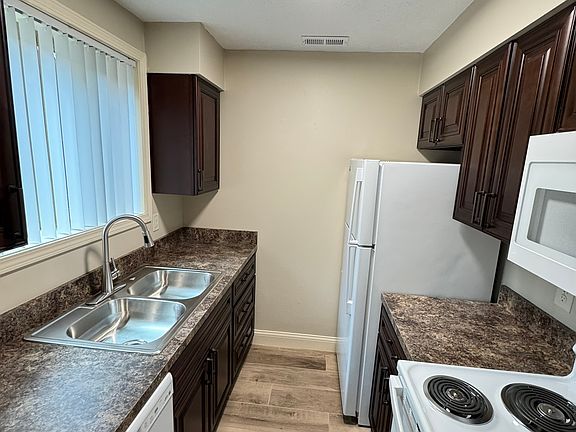 4th image of 1511 D St #4