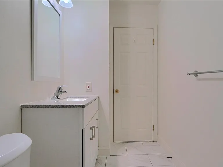 8431 Harris Ave — Photo 10