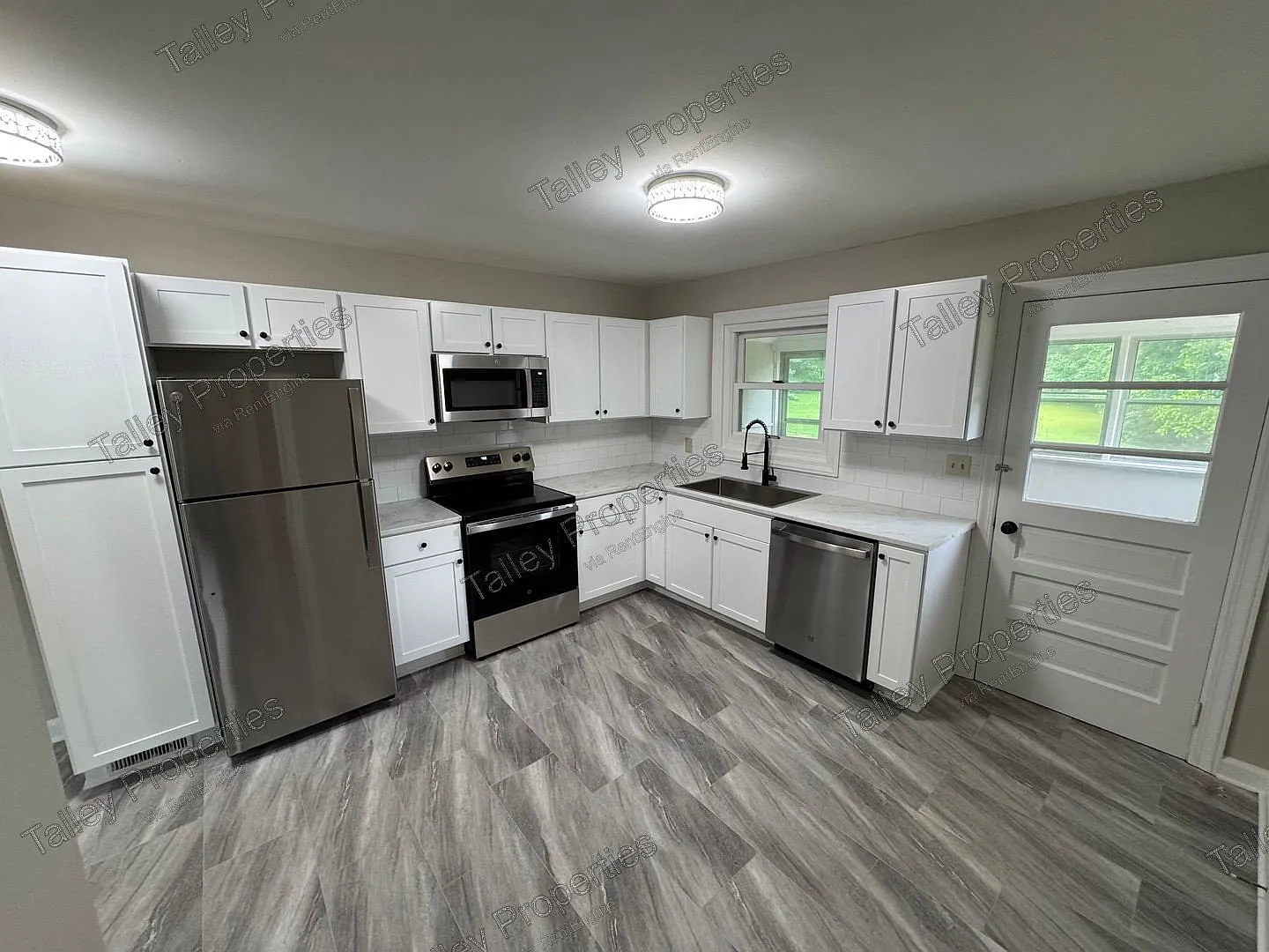 2 bed, 1.0 bath, 932 sqft, $1,249 — Photo 2
