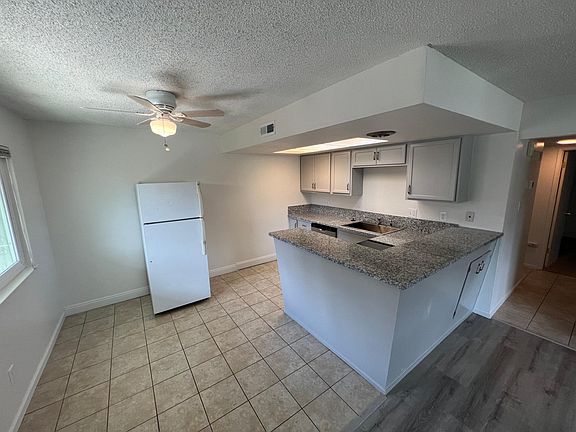 5th image of 805 Carro Dr #1