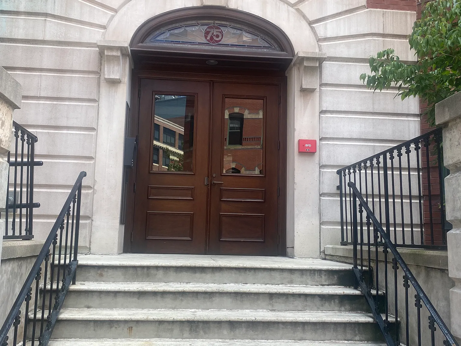 2 bed, 1100 sqft, $5,400 — Photo 2