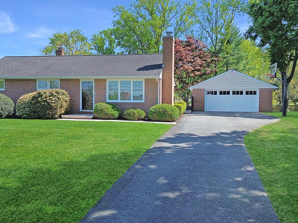 1st image of 407 Plumtree Rd