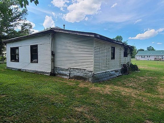 4th image of 218 Russell St