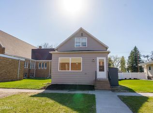 312 Booth Ave, Larimore, ND 58251