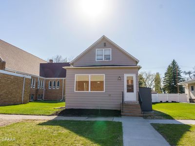 312 Booth Ave, Larimore, ND, 58251