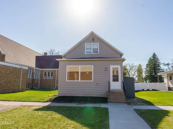 312 Booth Ave, Larimore, ND 58251