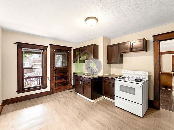 3rd image of 749 Jackson St NW #2