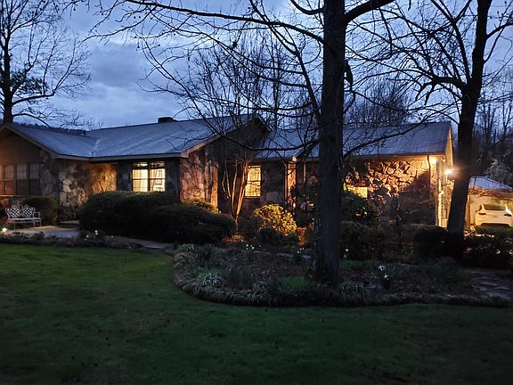 5th image of 80 Aaron Dr