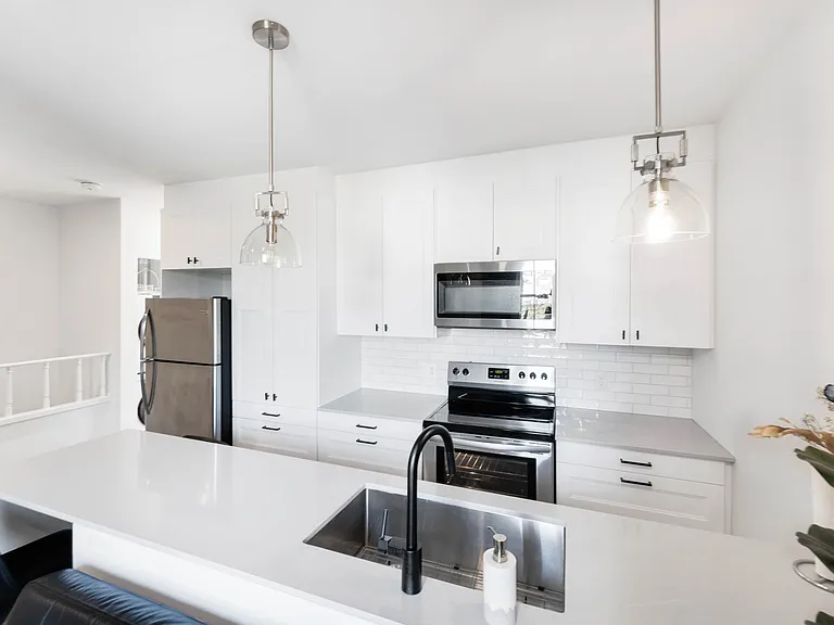 327 Catherine St — Photo 18