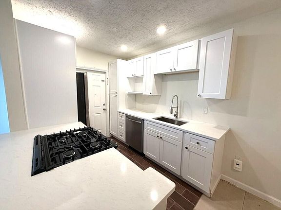 5th image of 265 SW 7th St APT 4