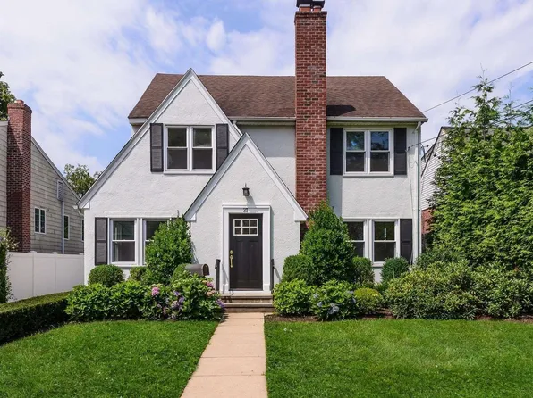 37 W 6th Street, Locust Valley, NY 11560