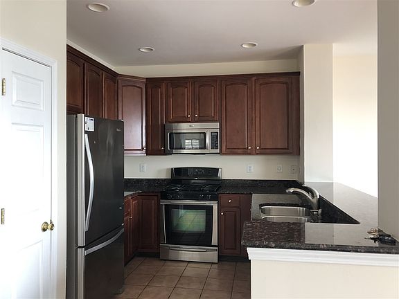 4th image of 41 Lee Ct