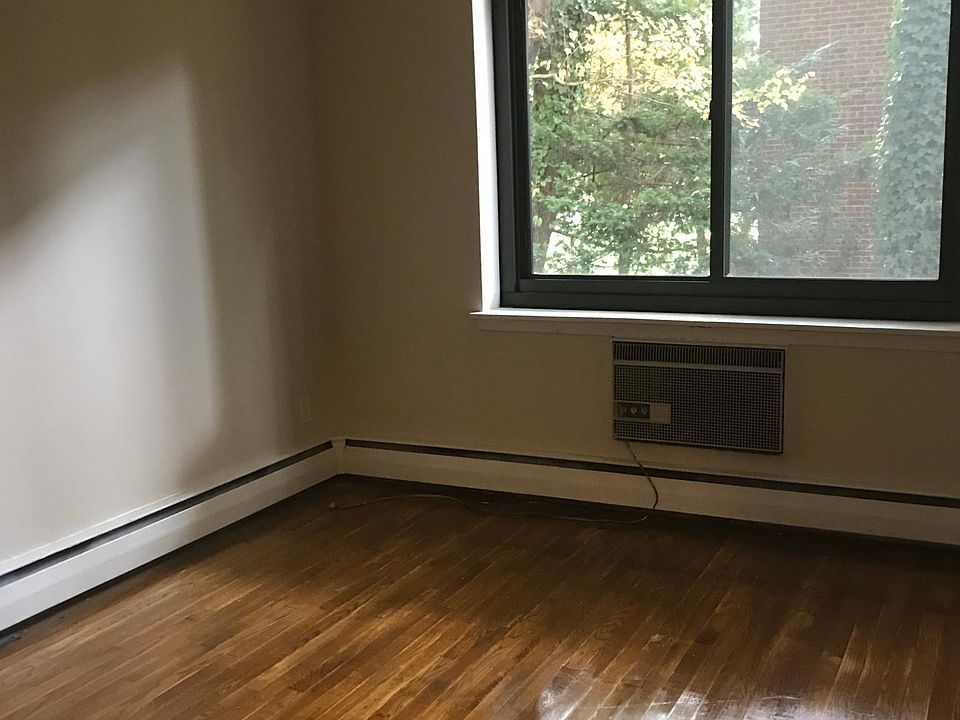1st image of 116 Irvington Ave APT 1