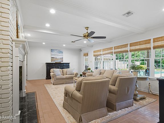 5th image of 607 Camellia Dr