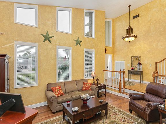 5th image of 651 Doral Ln
