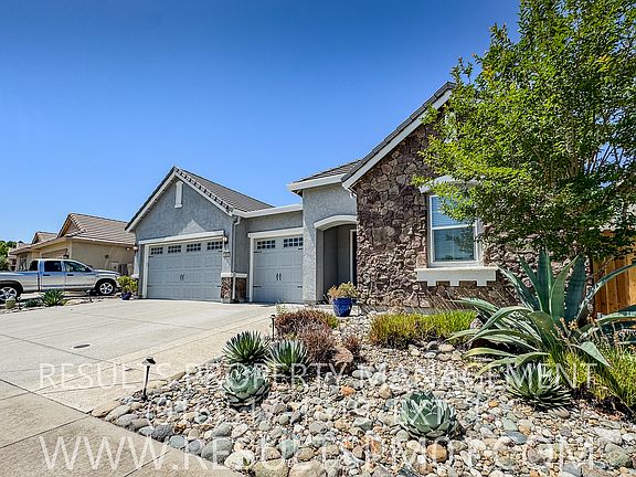 3rd image of 2926 Fantail Ln