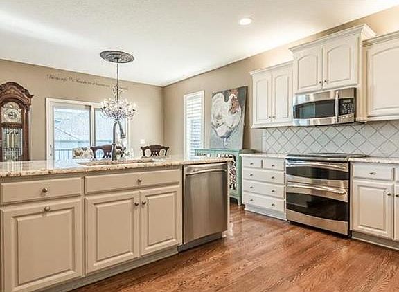 4th image of 14353 Manor Ct