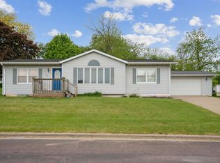 119 White St, Benton, WI 53803