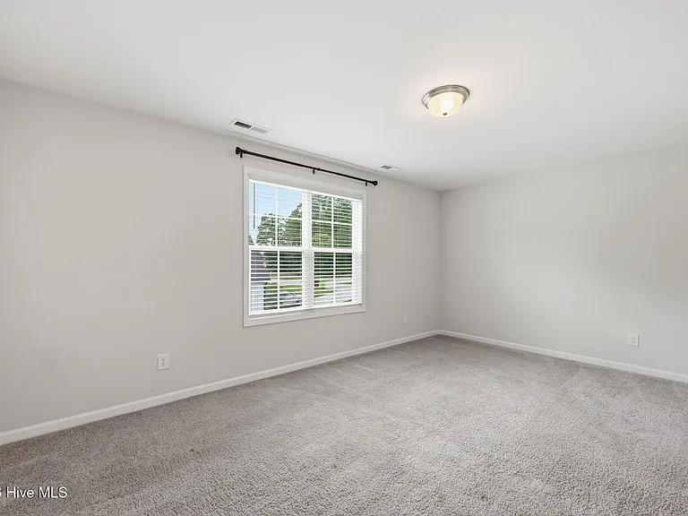 105 Village Dr — Photo 34