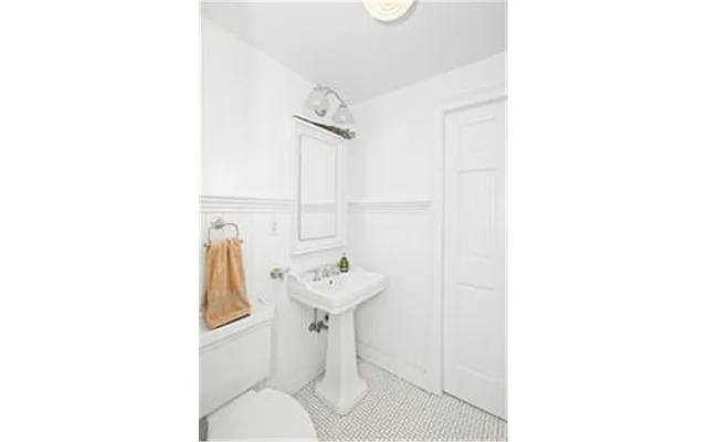 Sold by Douglas Elliman | media 36