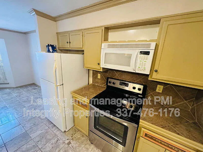 2 bed, 1.5 bath, 1200 sqft, $1,325 — Photo 3