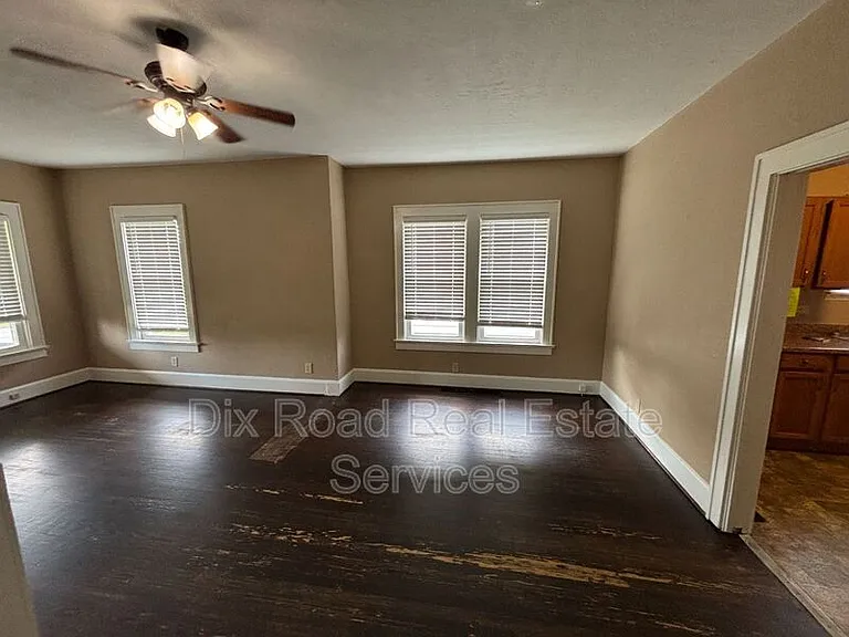 708 Webster Ave — Photo 11