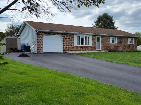 1120 Olive Dr, Greencastle, PA 17225