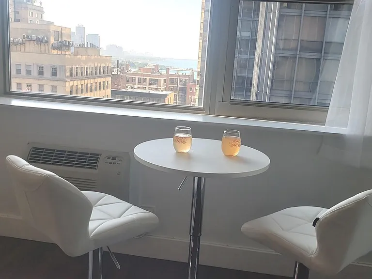 253 E Delaware Pl #17 — Photo 4