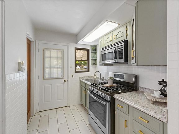 5th image of 3272 Macklind Ave