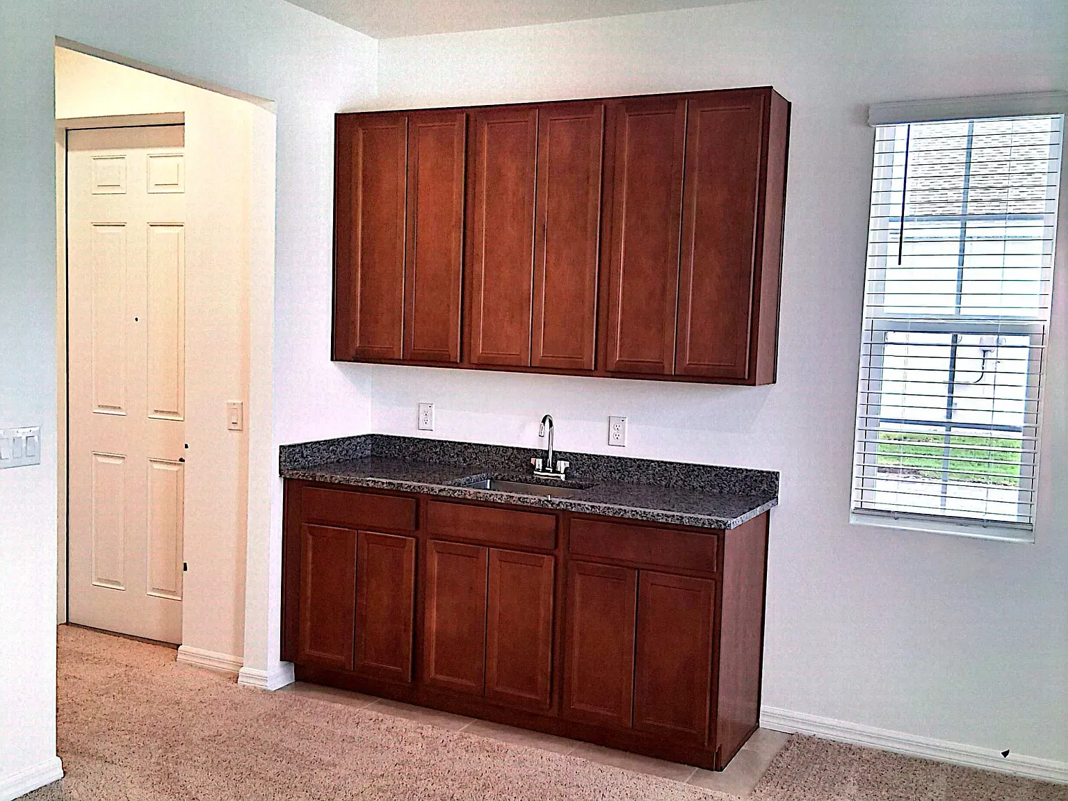 7 bed, 5.5 bath, 4690 sqft, $4,100 — Photo 3