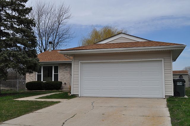 1st image of 7824 W Laurel Dr