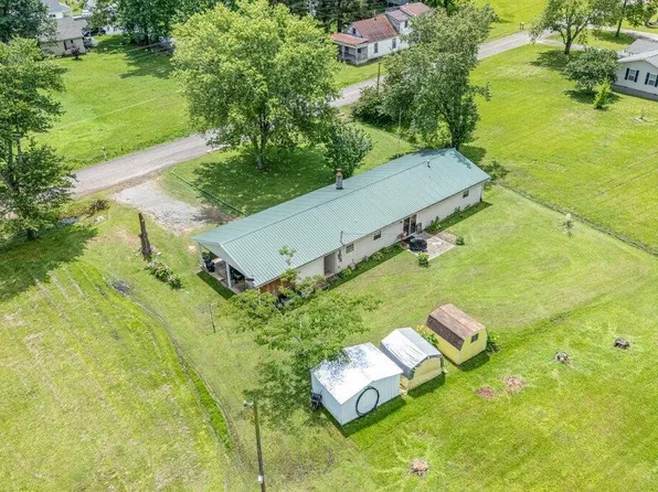 225 Spring St, Spring City, TN 37381