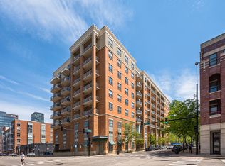 950 W Monroe St Unit 407, Chicago, IL 60607