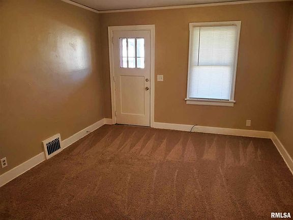 3rd image of 1420 E Duryea Ave