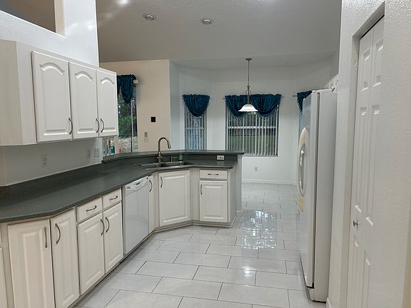 4th image of 63 Lee Dr