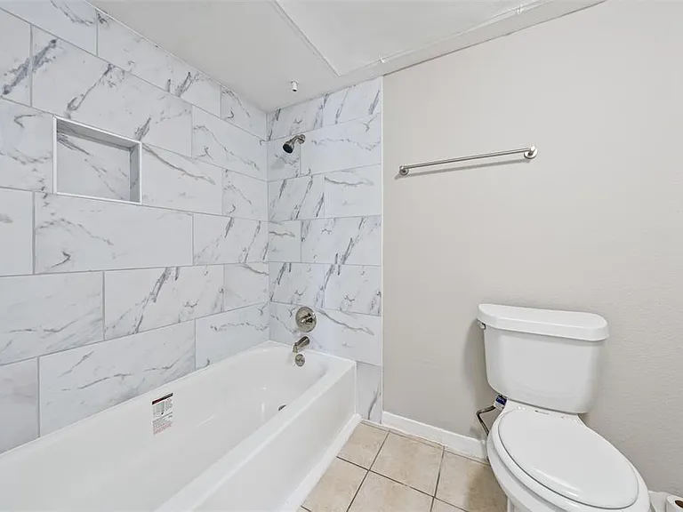 9809 Richmond Ave #E14 — Photo 15
