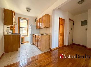 30-34 32nd St #4E, Astoria, NY 11102