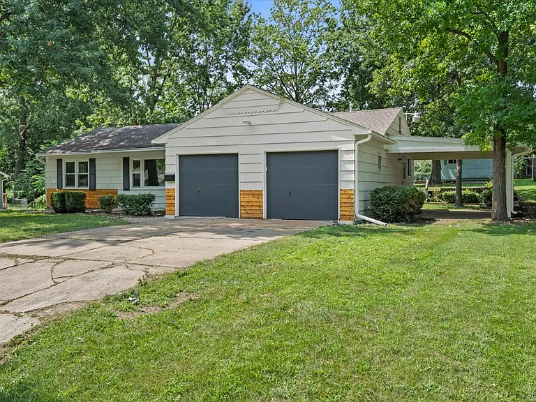 8004 Tennessee Ave — Photo 2