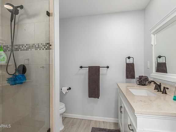 5th image of 218 E Brentrup Dr