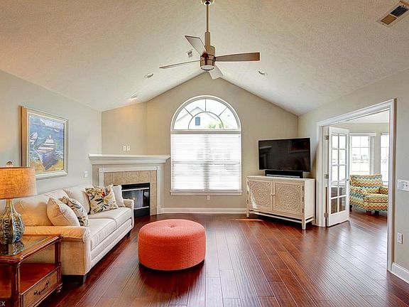 2nd image of 2759 Canterbury Cir #34B