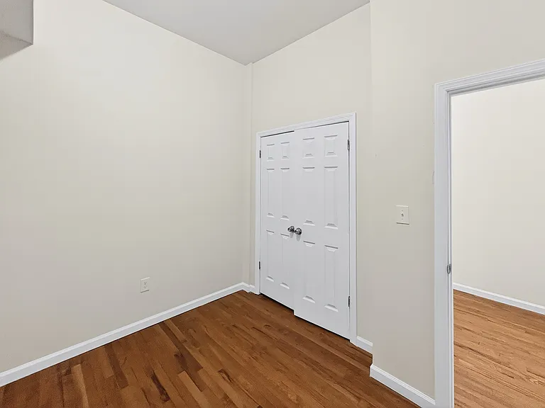 826 S 15th St — Photo 13