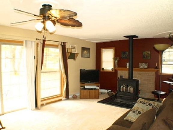 4th image of 864 Richmond Way