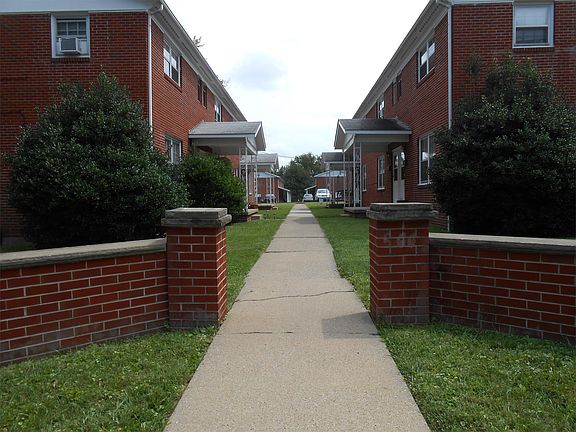 2nd image of 566 Worthington Dr APT 8