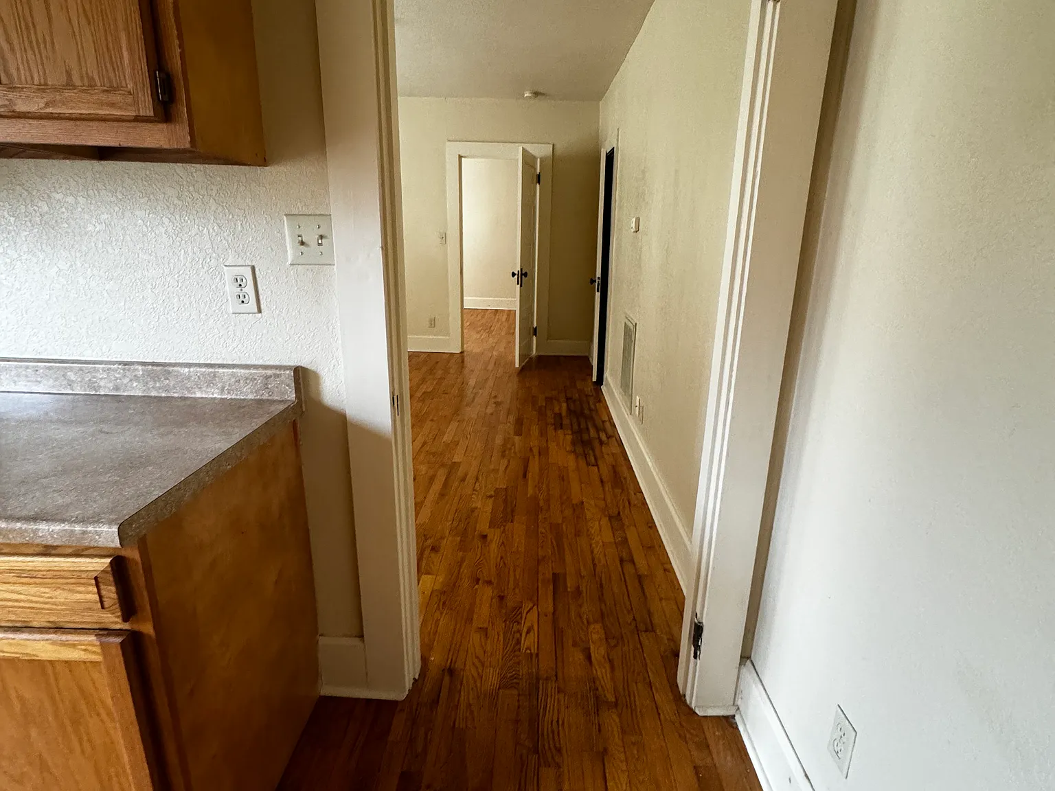 2 bed, 750 sqft, $950 — Photo 2