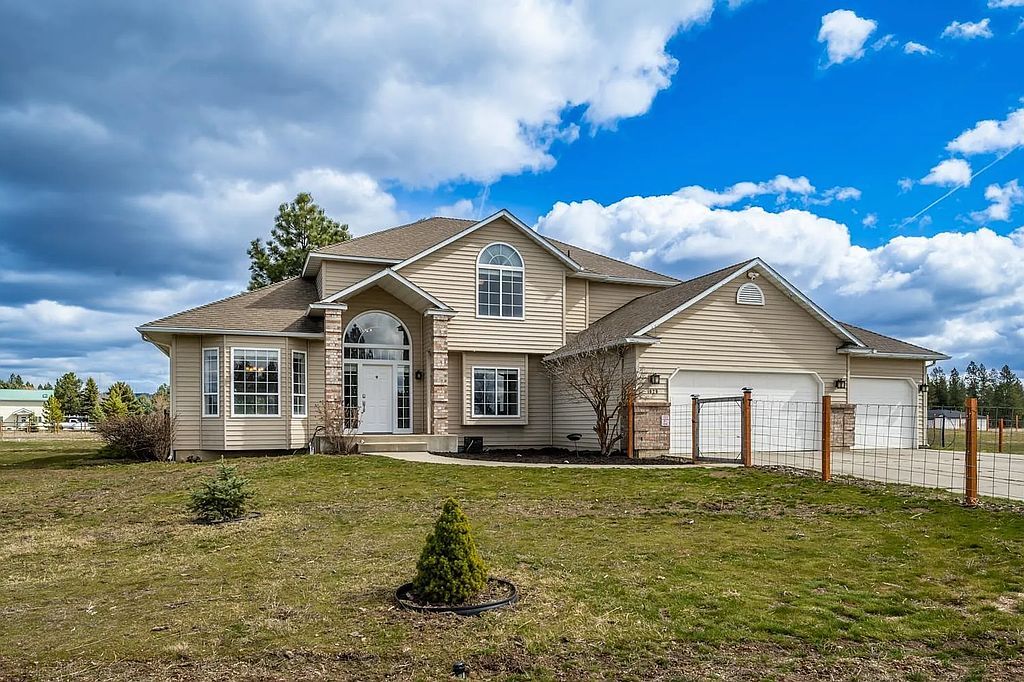 1029 W Crestview Rd - Property Image