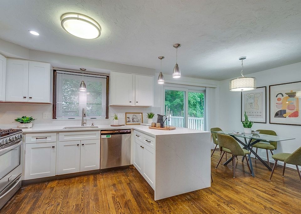 1st image of 1301 Irving Rd #1301